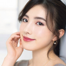 小顔に見えるアイメイク“目頭寄せシャドウ”とは？モデル・濱田あおいさんがメイク、スキンケア、ヘアアレンジの小顔術を伝授！