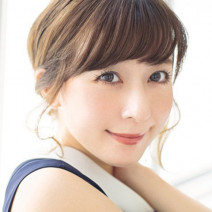 元祖カリスマ読モ・水野佐彩さんが小顔テクを伝授！前髪、美顔器、ベージュチークで年齢に合わせたケアを