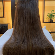 サラツヤ髪が美しいヘアパーツモデルがいつもポーチにinしている美髪コスメを大公開！