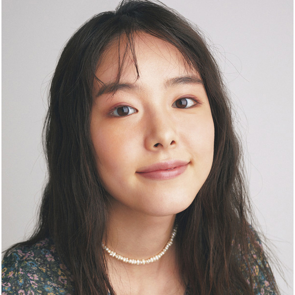 最新ヘアアレンジは“作り込まない”がおしゃれ！くせ毛風ウエーブ、アシメひとつ結び…林 由香里流ヘアスタイル４