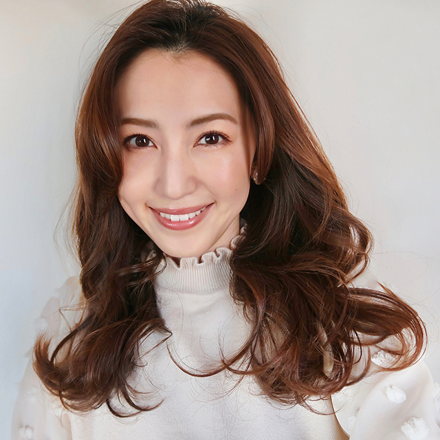 いつもよりボリュームup 華やか巻き髪の作り方 有村実樹の美life 14 美的 Com