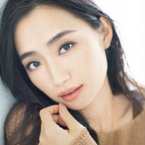 人気ママモデル柳橋 唯さん直伝！小顔テクニック｜前髪、ノーズシャドウ、オイルマッサージ…時短×効果大の小顔美容術