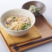 もちもちした食感が魅力! からだが喜ぶ「もち麦雑炊」で週末デトックスはいかが!?