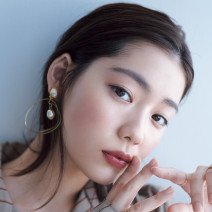 乾燥して血色が悪い顔…どんな色のチークがおすすめ？｜人気H&Mが回答！
