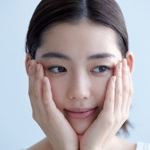 クレ・ド・ポー ボーテの透明ツヤ下地で乾燥知らずの潤い肌に♪ 赤み・色ムラカバーや血色プラスのワンポイントアドバイスも！
