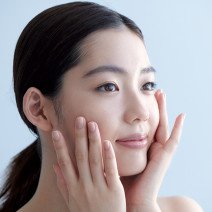 人気H&M秋鹿さん直伝！“にじみ出る潤い”で楽しそうに見える肌を演出！