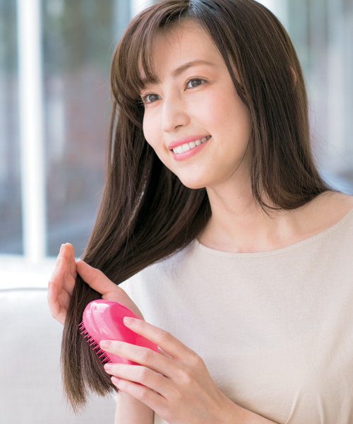 タングルティーザーのブラシで頭皮すっきり！サラツヤ美髪を育むブラシ習慣