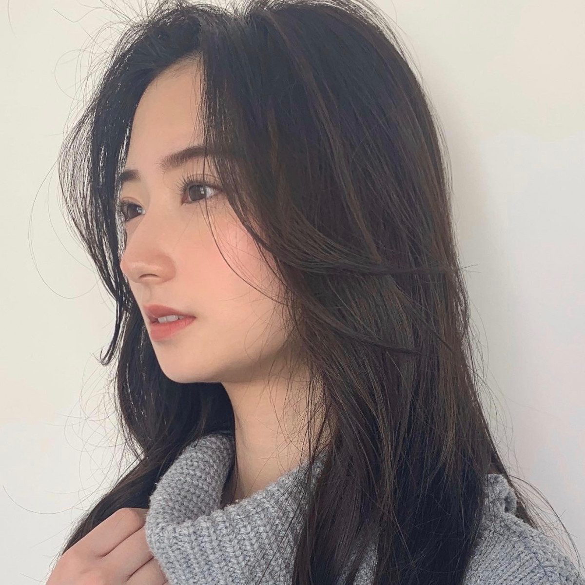 【2】小顔効果が望める“ひし形ロング”