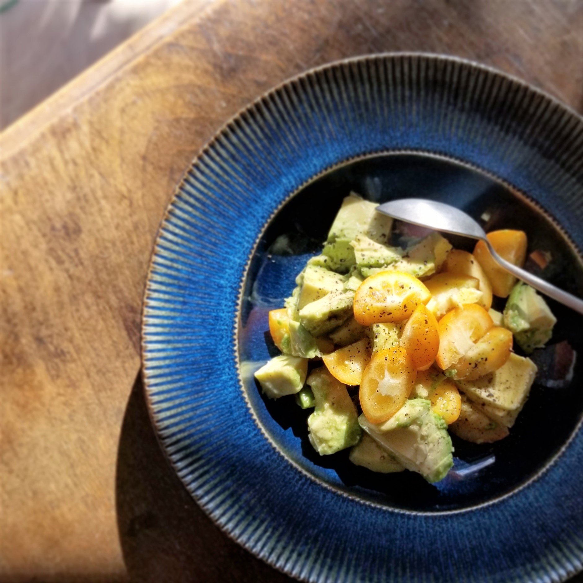 美肌効果はもちろん、喉・鼻の不調にもイイ！「アボカドと金柑のサラダ」Today’s SALAD ＃107