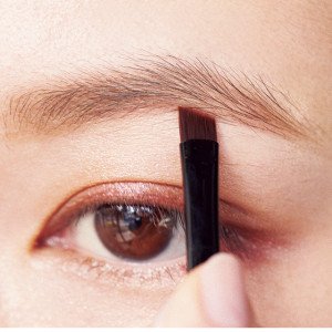 血色ボルドー系コスメで叶う「楽しそう見えメイク」