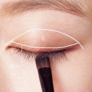 血色ボルドー系コスメで叶う「楽しそう見えメイク」
