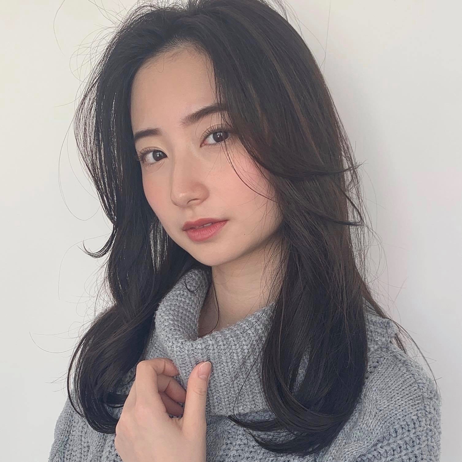 かきあげ前髪のひし形ロングは、大きめ＆柔らかカールが鍵！ 小顔効果が望める優秀ヘア♪