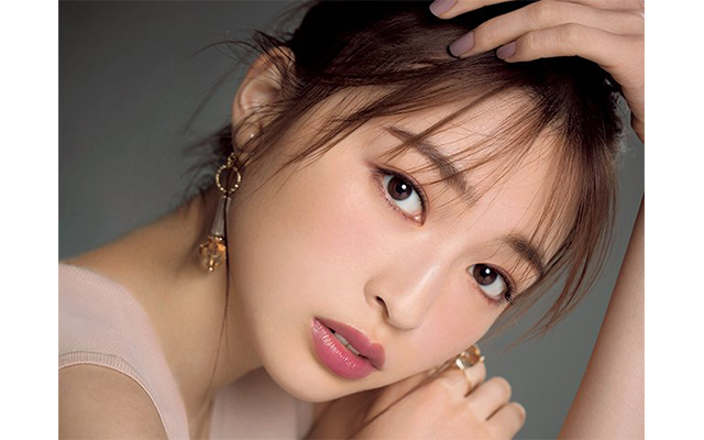 パーティーメイク 結婚式にもおすすめ セルフでも華やかなお呼ばれメイクのやり方 美的 Com