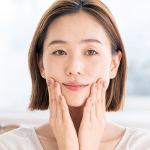 神崎恵さん、深澤亜季さん、山本未奈子さんetc… おすすめの口角ケアのスキンケアアイテムはコレ♪