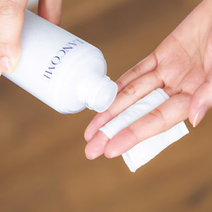 丸くのせると乾いた部分が肌に当たり刺激に