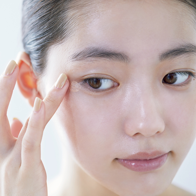 化粧下地のキレイな塗り方｜4ステップでくすみ＆色ムラのない透明肌へ