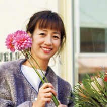 フラワーアーティスト・前田有紀さんの温活術｜移動する屋外花屋さん…仕事中の寒さ対策は？