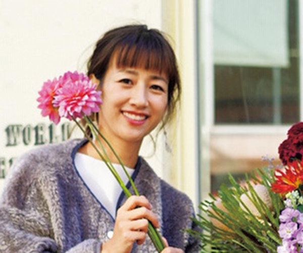 フラワーアーティスト・前田有紀さんの温活術｜移動する屋外花屋さん…仕事中の寒さ対策は？