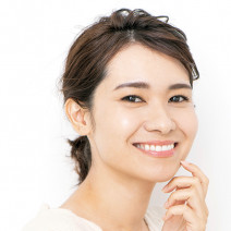 「くすみを隠したくてファンデが厚塗りに…」「スキンケアをもっと実感したい！」そんなお悩みをH＆Mの佐伯エミーさんが解決！