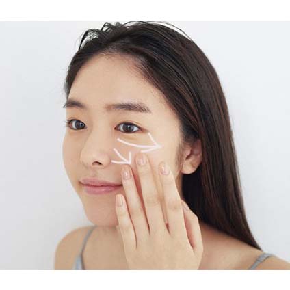 美肌を作るファンデーションの塗り方！厚塗りはNG、自然仕上げが綺麗のコツ