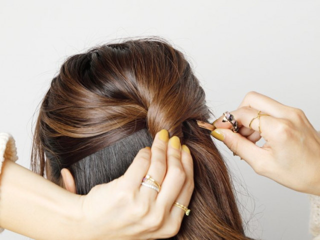 バレッタふたつ使いでできるおしゃれアレンジ