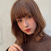ひし形シルエットヘアが小顔を叶える！ シースルーバングのカジュアルミディ