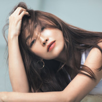 神崎恵さんリップメイクの極意「一生ピンクベージュの女でいるつもり？」