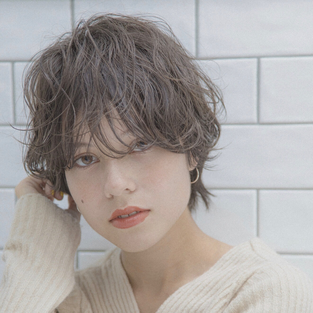パーマ＆ウェット感で美人顔に。しゃれ感のあるマッシュショート
