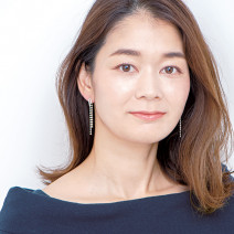 ルナソルのコンシーラー＆Too Facedのハイライトでお疲れ顔におさらば！ 簡単メイクテクを人気H&Mが指南