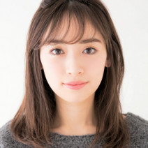 髪の毛の分け目を変えてイメージチェンジ！どんなスタイルが合う？
