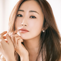 神崎恵さん、石井美保さん…ヌーディ美肌の美容家が注目するファンデーションって？