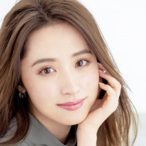 衛藤美彩さん｜眉メイクは“グレー仕込み”で自分らしく！注目する自然な眉の描き方