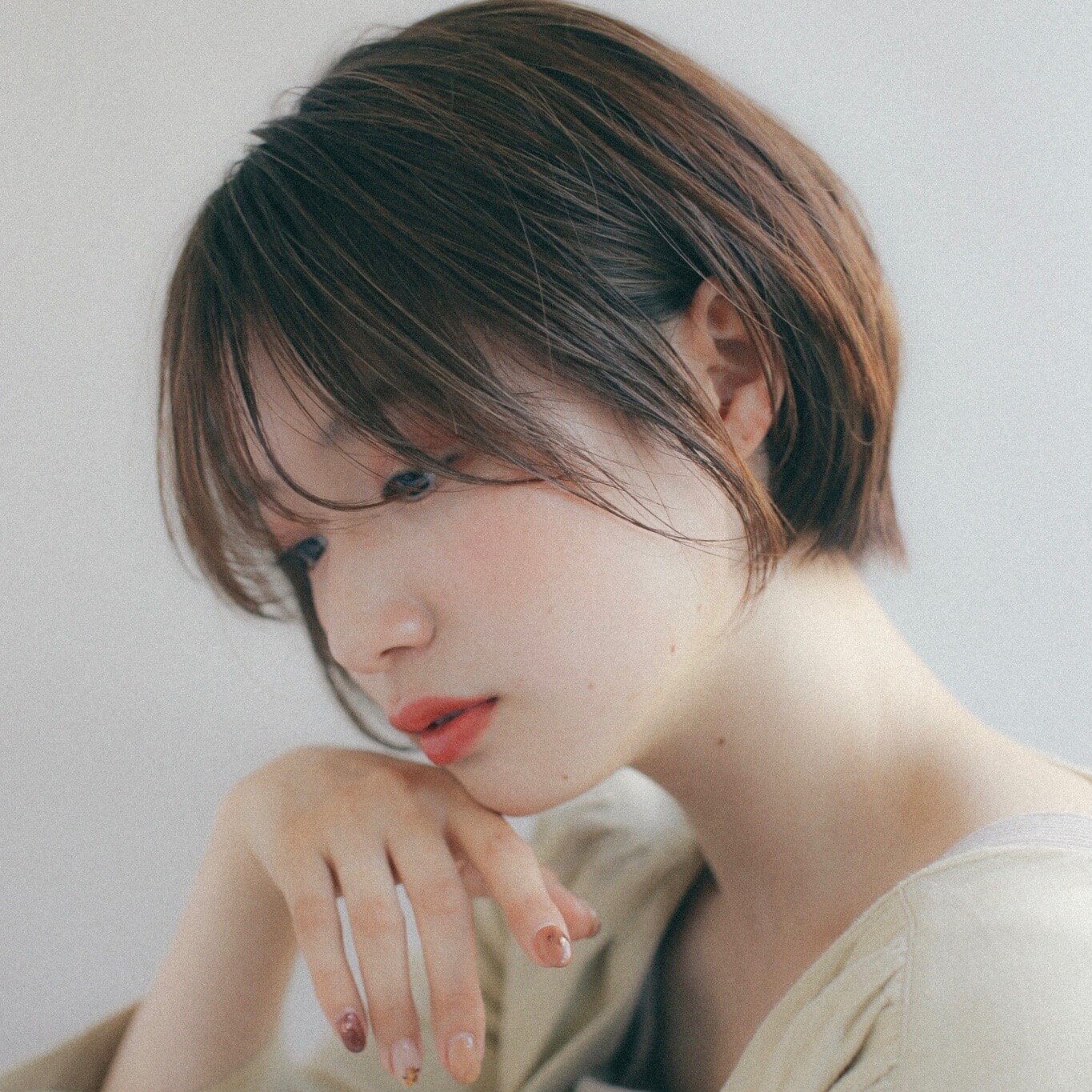 薄め前髪の大人ナチュラルなショートボブなら、手軽で可愛くキマる！
