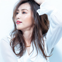 有村実樹さんの偏愛ベージュ｜「生っぽく、それでいて品のある肌になりますよ！」エレガント／カジュアルも使い分け自在