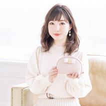 航空会社勤務の美女のポーチの中身｜プチプラでがっつり盛れるアイテムをIN♪