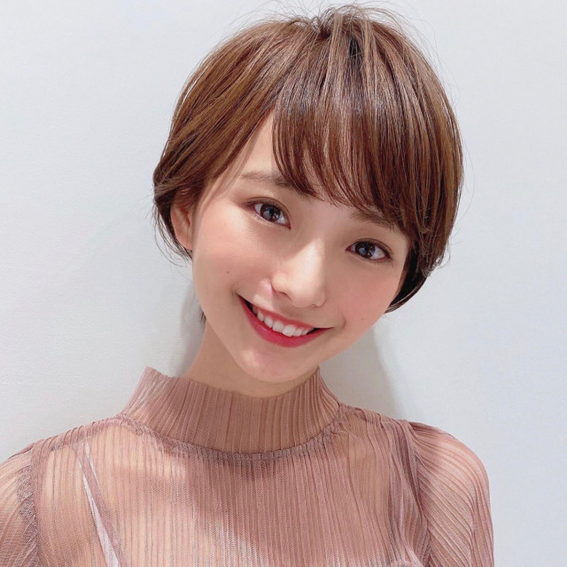 髪型で小顔に見せるヘアカタログ ショート ボブやロングのおすすめをご紹介 美的 Com