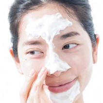 皮膚科医に聞く！ニキビの第一段階「毛穴の詰まり」の対処法／スキンケア
