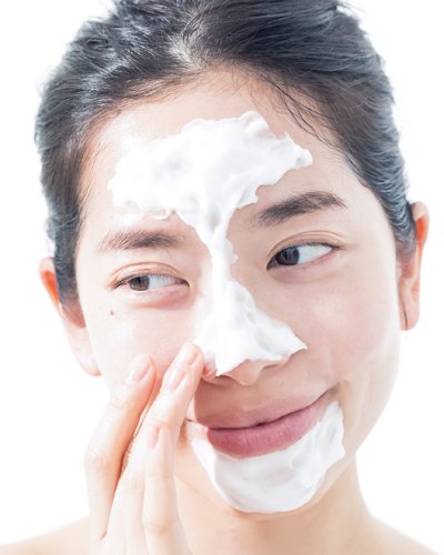 皮膚科医に聞く！ニキビの第一段階「毛穴の詰まり」の対処法／スキンケア