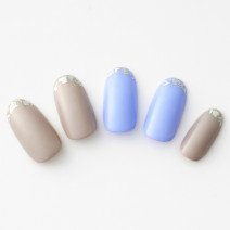 【365日ネイル】ミラーシールでこなれる！　凛とした表情を作るクールカラーの変形フレンチネイル