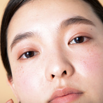 カラーマスカラで目元のおしゃれさと引き締め力を両立♪“NOT黒”でつくるマスカラテクニックとは？