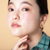 目元はあえての…“NOT黒”でおしゃれに！抜け感を出す最新アイライナー術、教えます♪