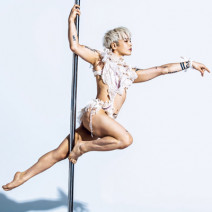 ポールダンサー小源寺亮太さんインタビュー｜「ポールダンスに出合い、気づくと、体とハートが強くなっていた」