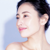 効き目を3倍にする「化粧水」＋「美容液」の重ね方｜最新美白ケアを水井真理子さんが伝授【美的GRAND】