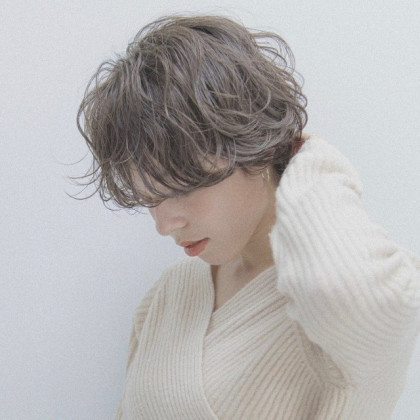 グレージュカラー×グラデーションカットで今っぽヘアに！明るめ・暗めカラーをレングス別にご紹介