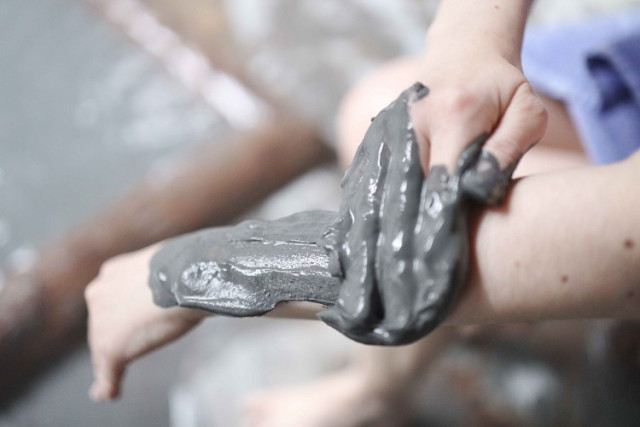 全国でも珍しい天然の泥湯温泉