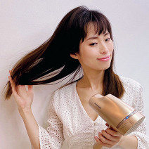 美容家・岡本静香さんが愛用する美容家電5選｜産後でも美をキープするアイテムとは？