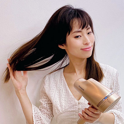 美容家・岡本静香さんが愛用する美容家電5選｜産後でも美をキープするアイテムとは？