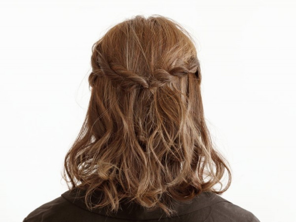 ツイスト＆くるりんぱのハーフアップ