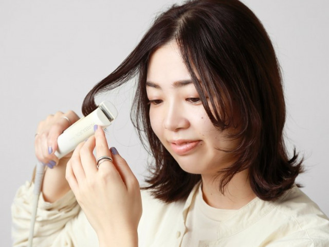 前髪とサイドは内巻きにしてウルフっぽく