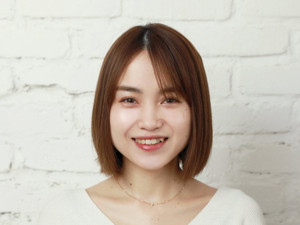 シースルーバングの外ハネアレンジ